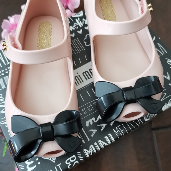 Mini Melissa Bow - Picture 3 of 8